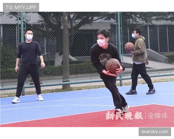 菲利克斯训练场上大汗淋漓，走出门就像换了个人，谁能想到这小子生活竟然这么佛系？